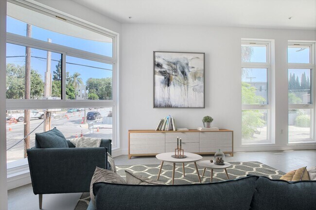 Interior Photo - 152 N RAMPART