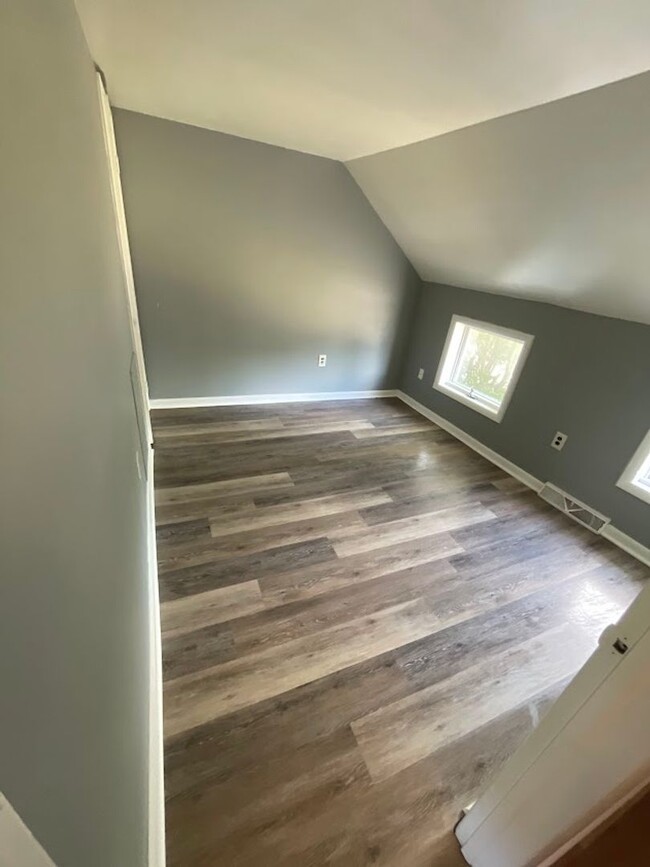 Building Photo - Completely Remodeled