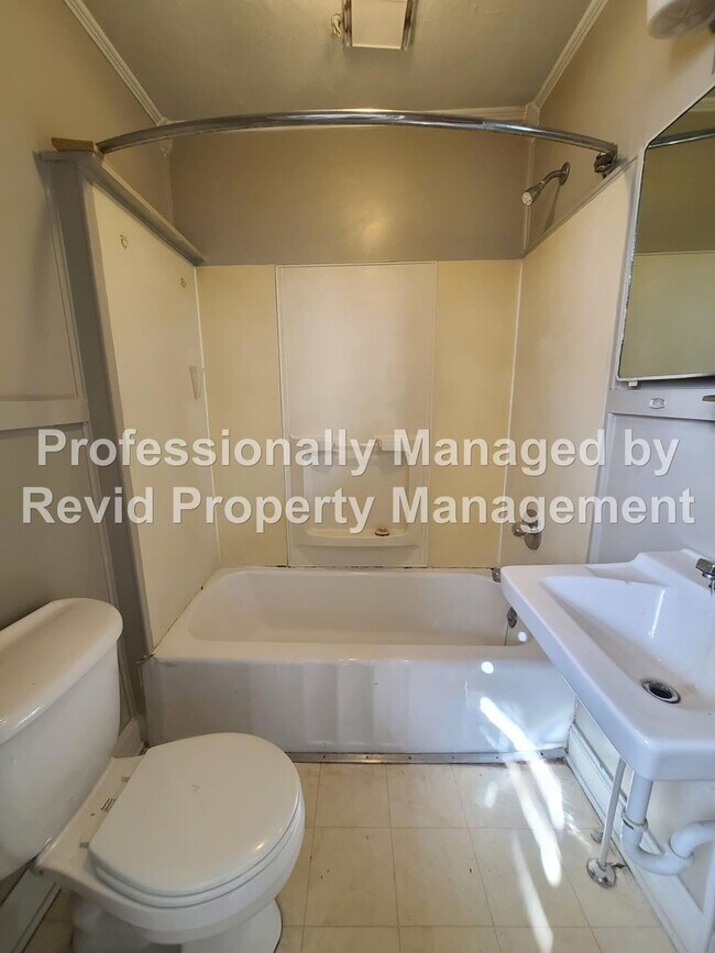 Building Photo - First Month Free on a 13-Month Lease