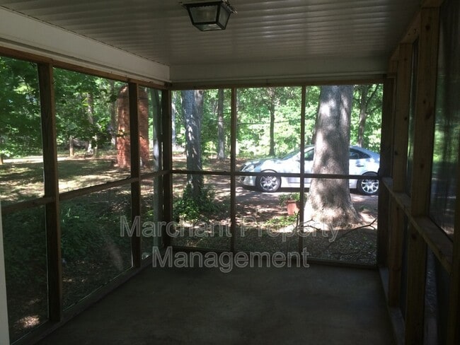 Building Photo - 237 Oak Rd