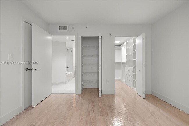 Building Photo - 1756 N Bayshore Dr