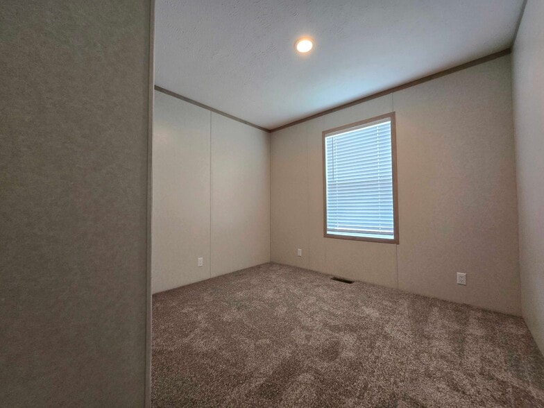 Building Photo - 52758 S Yorktown Ct