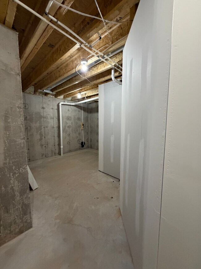 Building Photo - REMODELED 5 Bedroom | 3 Bathroom | 3 Car Garage HOME -- 3,554 sqft | BASEMENT! | NIXA SCHOOLS | F...