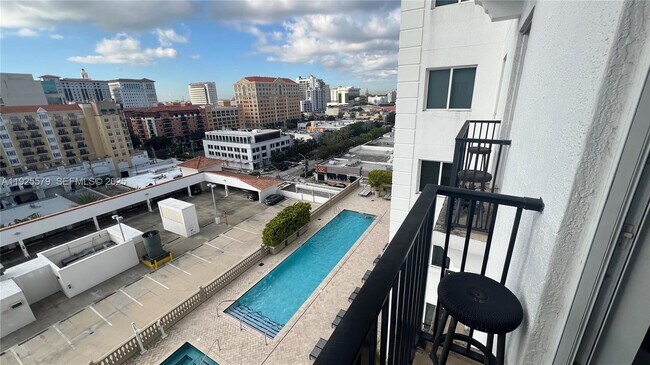 Building Photo - 10 Aragon Ave