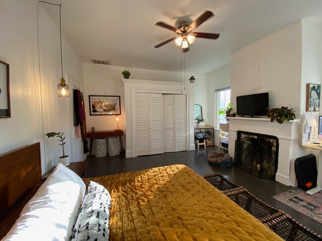 Building Photo - Savannah