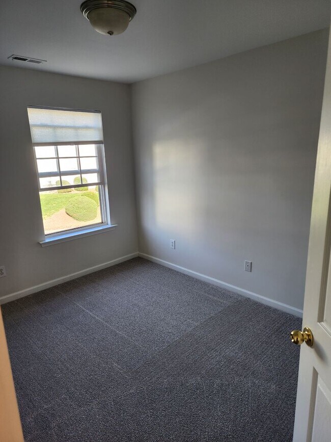 Building Photo - Four bedroom townhome in Caldwell Station