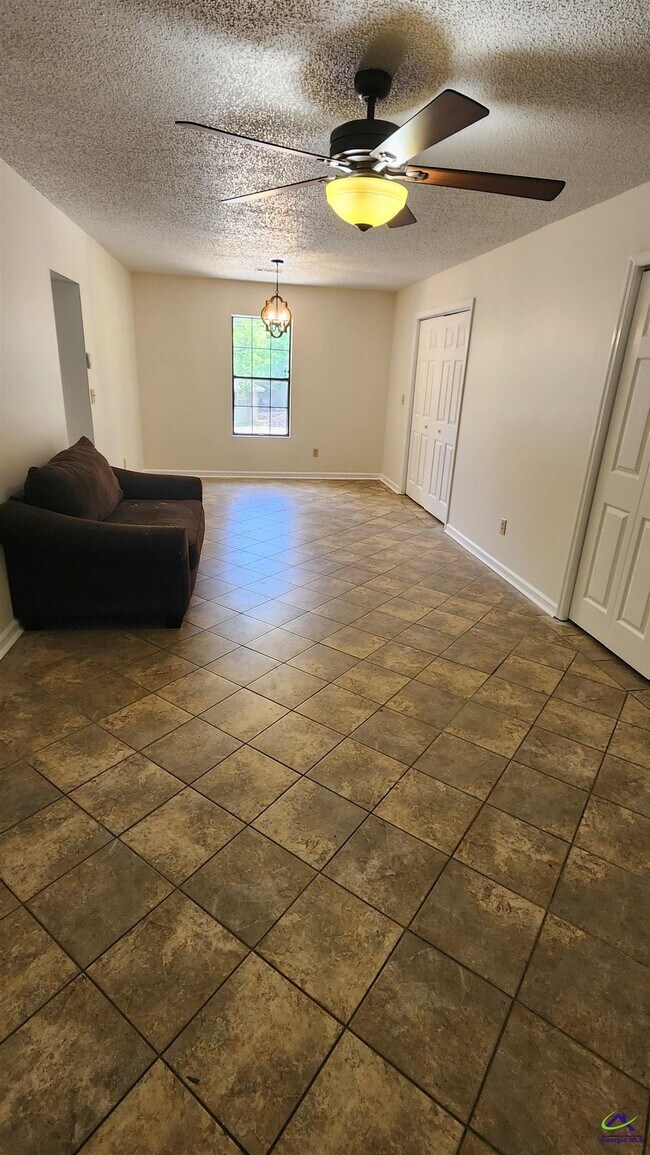 Building Photo - 203 Springdale Dr