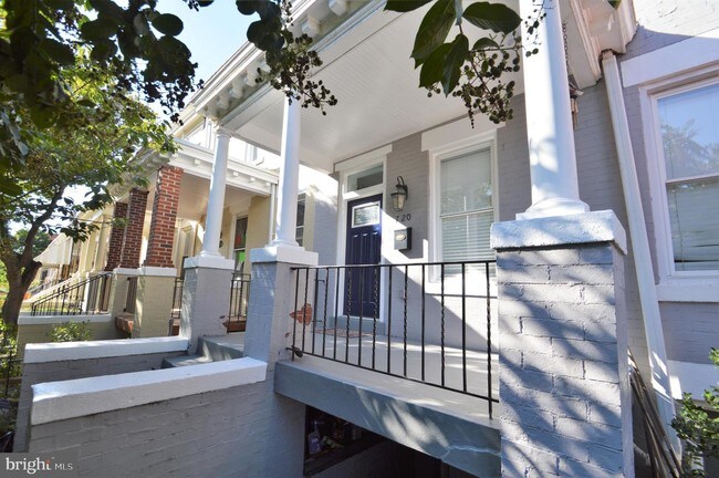 Building Photo - 720 K St NE