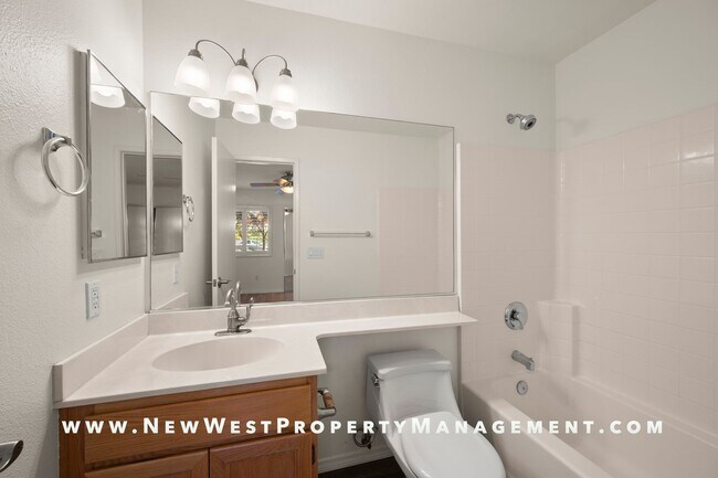 Building Photo - Exquisite North Park/University Heights Townhome, Small Pet Ok!