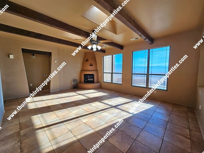 Building Photo - 4 bedrooms, 3 baths, single  story  on  We...