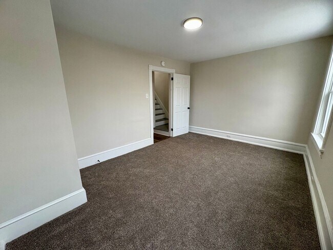 Building Photo - 320 S Ann St