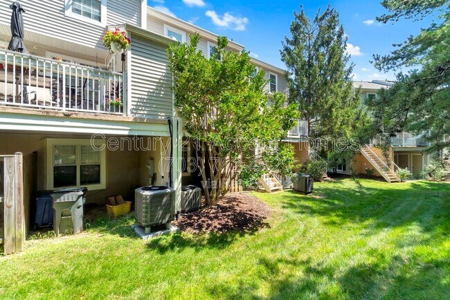 Building Photo - 2881 Burgundy Pl