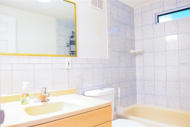 Building Photo - 630 Carpenter Rd