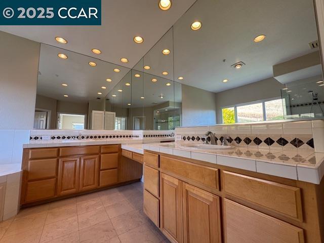 Building Photo - 2175 Sky View Ct