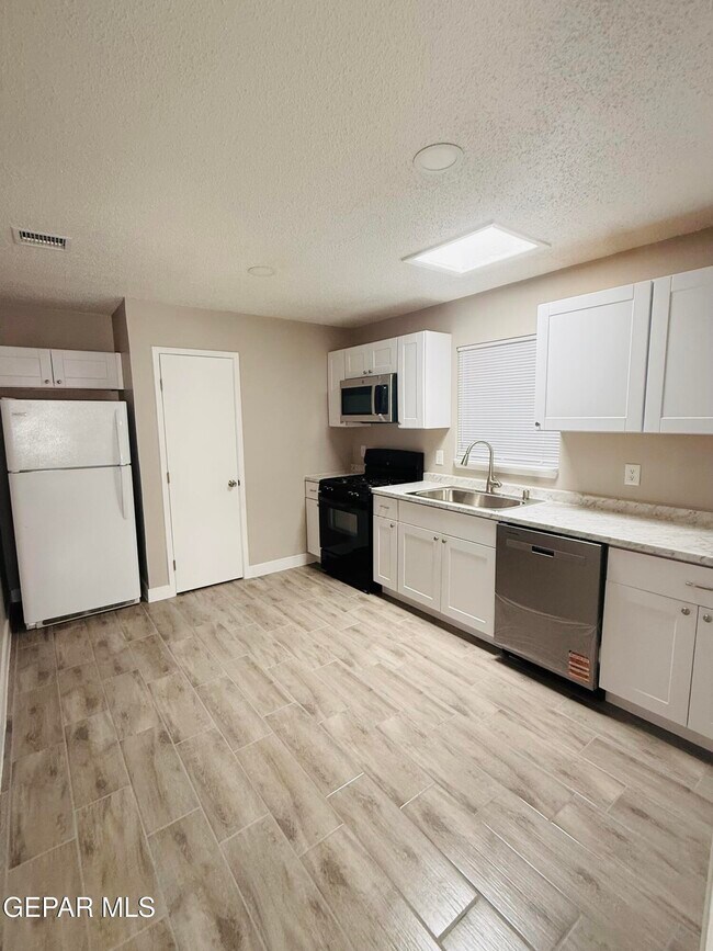 Building Photo - 5704 Sage Ct