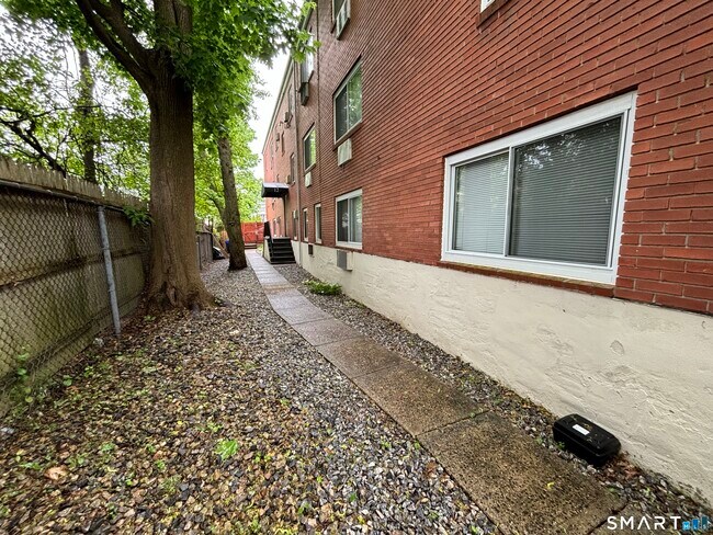 Building Photo - 12 N Taylor Ave