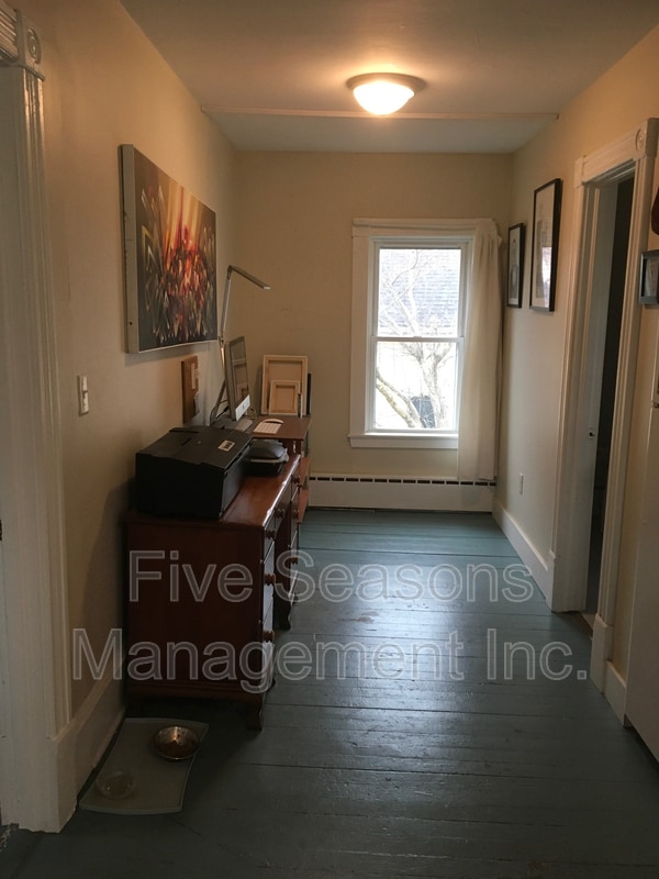 Building Photo - 7 Champlain Pl