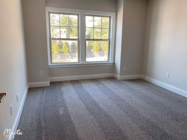 Building Photo - 1395 Live Oak Lane