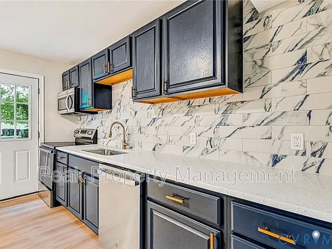 Building Photo - 2005 2nd Ave