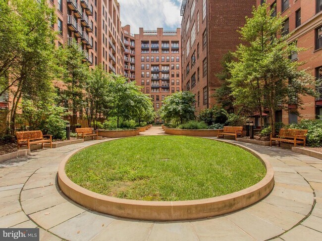 Building Photo - 616 E Street NW Unit 1118