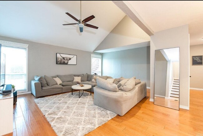 Building Photo - Beautifully Updated 3-Bed, 3-Bath Home in Moore