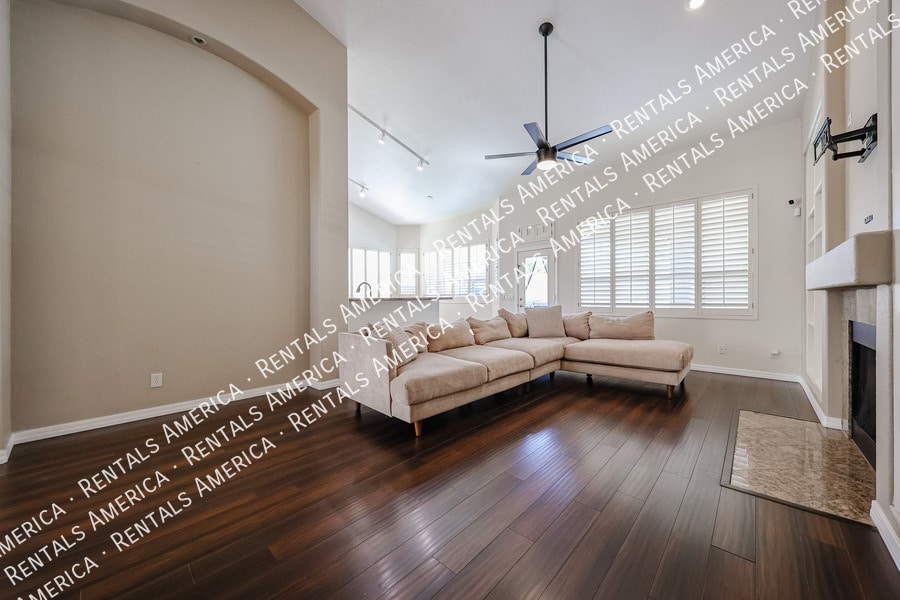 Building Photo - 6126 E Juniper Ave