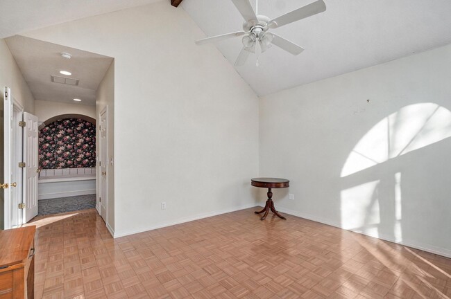 masterbedroom - it going to be repainted - 4907 S Buckingham Ln