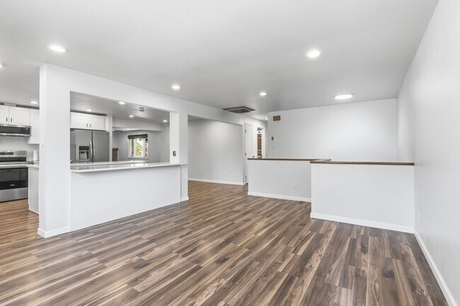 Building Photo - 122 Helena Cir