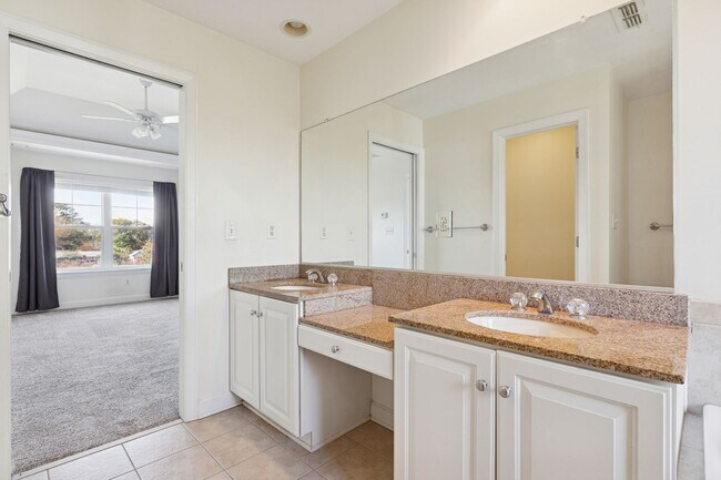 Building Photo - Chic's Beach Updated Rental!