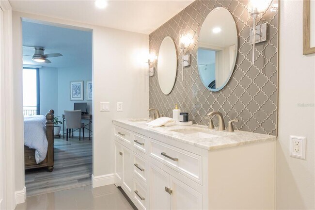 Building Photo - 690 Island Way