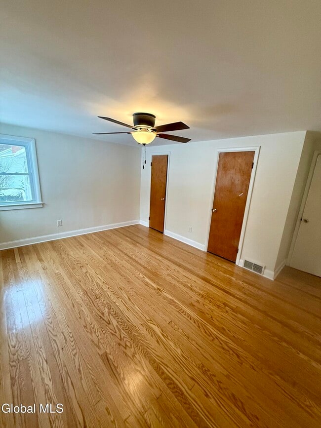 Building Photo - 2 Pinewood Ct