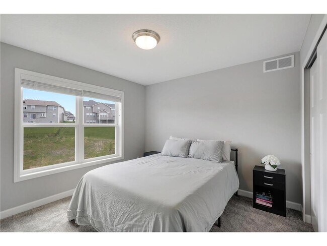 Building Photo - 6332 Apple Ct