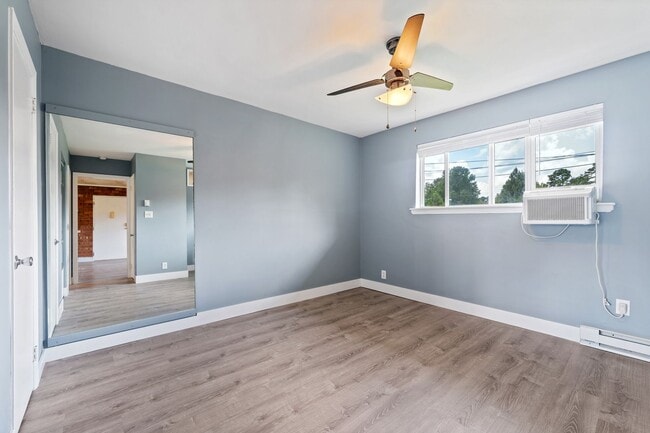 Building Photo - Newly Updated 1 Bed 1 Bath Condo in Carrbo...