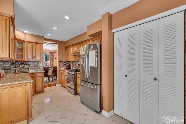 Building Photo - 47 Woodland Way