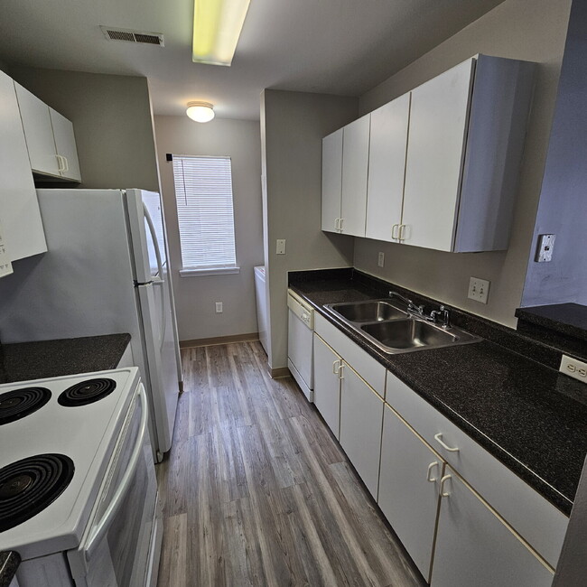 Building Photo - 2BR/2BA Condo with Garage, Private Patio & Resort-Style Amenities