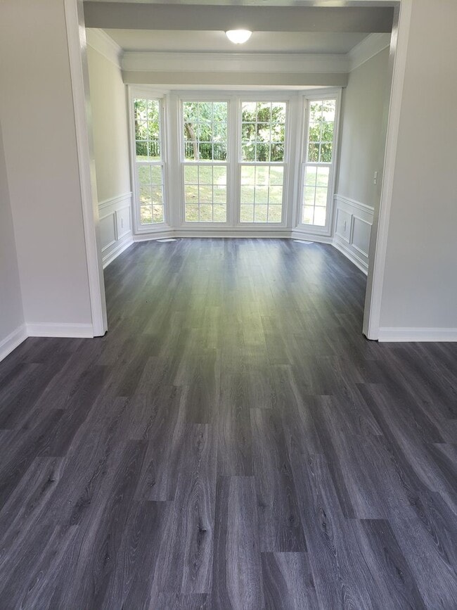 Building Photo - Very nice 3 Level in Fredericksburg!