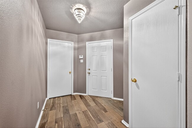 Building Photo - 2034 Wooded Oaks Dr