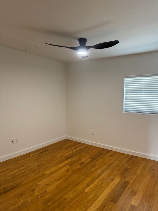 Building Photo - Updated Costal - Style home