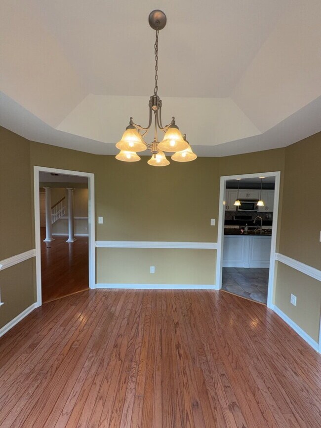 Building Photo - Beautiful 4 Bedroom, 3 Bath Home-211 Bethesda Ct.
