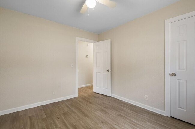 Building Photo - 1671 S Pecan Ave