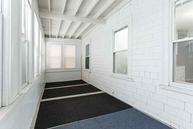 Building Photo - 97 Court Rd