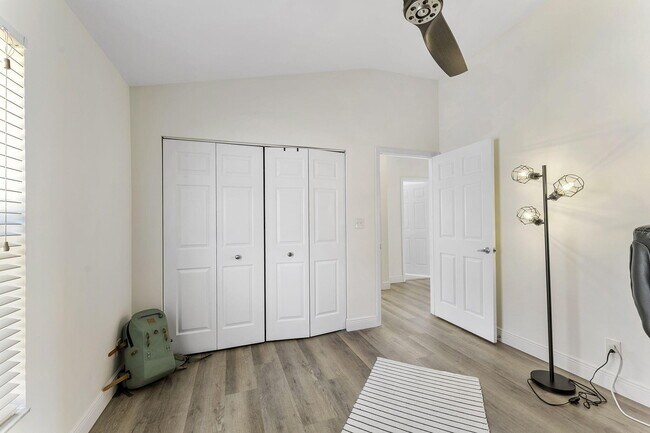 Building Photo - 107 Meadowlands Dr