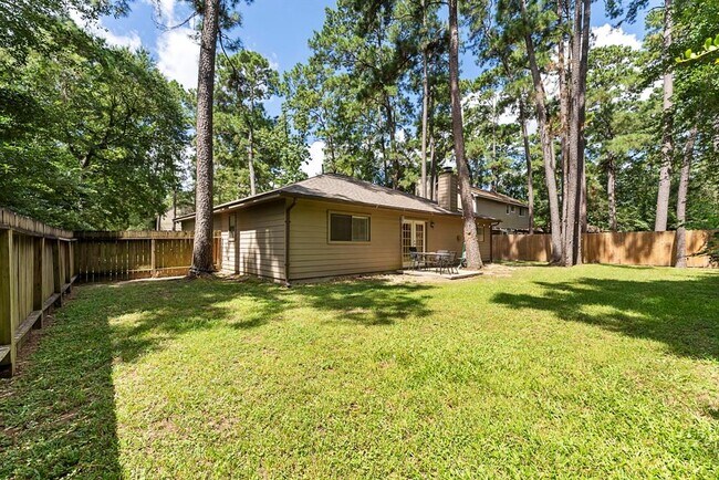 Building Photo - 8 Fallenstone Dr