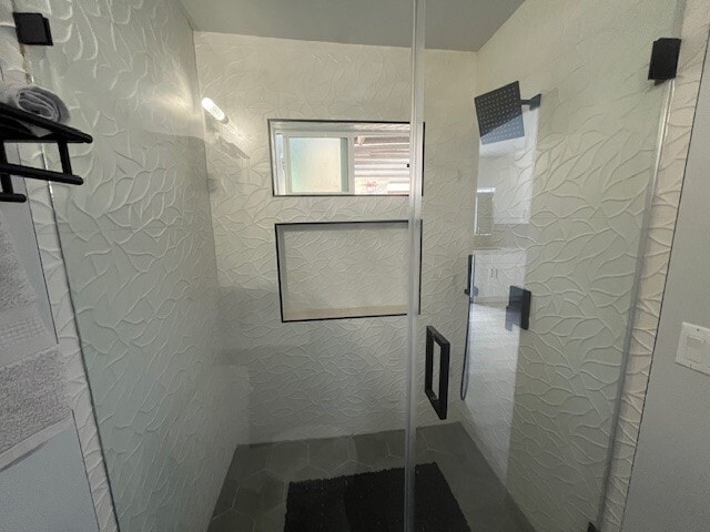 Shower - 2831 S Bedford St
