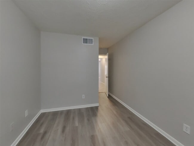 Building Photo - 14907 Englebrook Dr