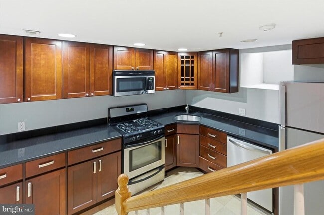 Building Photo - 1027 N 4th St