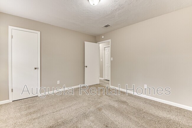 Building Photo - 152 Conifer Dr