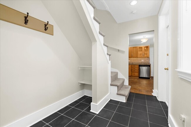 Building Photo - 656 Washington Blvd