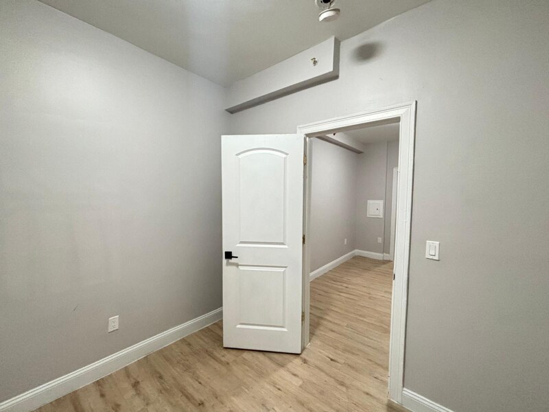 Building Photo - 235 56th St