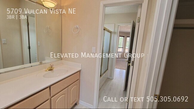 Building Photo - City and Mountain Views! The Aerie at High...